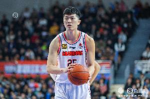替补表现不错!张皓嘉8中4&三分4中2得10分4板 正负值+18