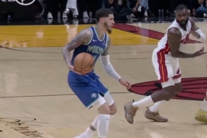 追梦:三球争议动作按NBA规则不算走步 他一直都没有双手合球