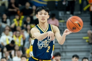 广东主帅谈徐杰缺阵:他今天下午感觉不舒服 球队决定让他休息