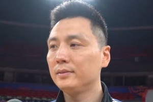 卢伟:弗格离开球队 教练组非常不舍 新赛季新援的磨合还没达预期