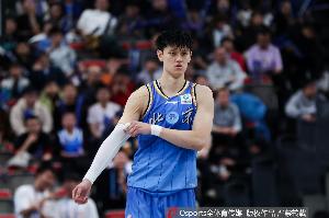杜锋打趣：很喜欢凡博 他打比较好的几场都是对广东 还是因为爱我