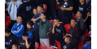 武汉三镇基本降级，镜头给到看台上的球迷，部分球迷已经哭了
