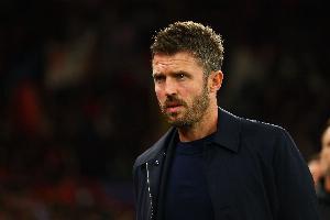 内维尔：如果到了一月份曼联还排在第13位，那卡里克就麻烦了