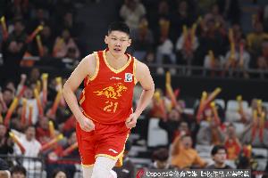 还是那么稳！胡金秋半场7中5高效拿下13分1篮板