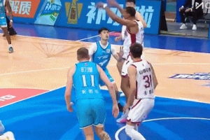 这就是扣篮王！迪亚洛反击双手霸王举鼎暴扣 再滑翔单臂飞扣！