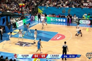 巴里·布朗20分4篮板10助攻1抢断1封盖！ 杨鸣：这就是版本答案！