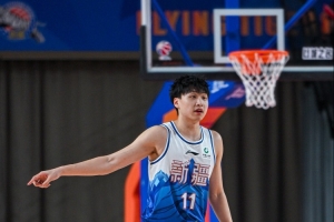 迅速反弹！齐麟18中9砍全场最高22分外加5板4助 下半场18分