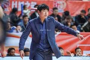 好好开个大会吧！山东全场18次失误贼辣眼 三外援合计12次！