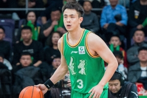 犯满离场！赵继伟替补7中3拿到8分2板2助 3次失误