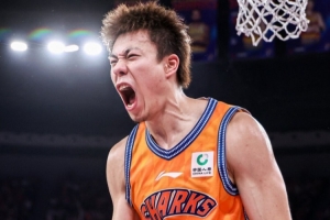 张镇麟入选本轮最佳阵 媒体人：感觉张镇麟今年可以试试争一下MVP