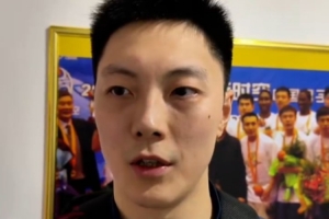 胡明轩：膝盖有一个劳损的情况 在积极调整