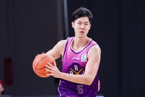 高效！赵嘉义5投4中&三分4投3中得到15分7板1助