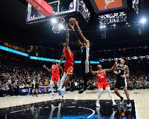 阿门最后5秒制胜封盖高出23+厘米对手 NBA近25年来首人