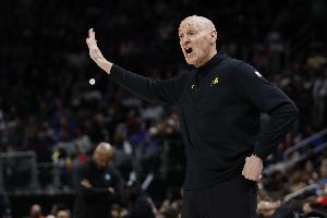 哈利伯顿：卡莱尔是NBA最好的教练 但我们自己也得及时解决问题