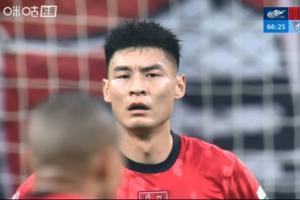 全懵了！丢球后蓉城众人一脸茫然+刘殿座略显无奈，主帅场边鼓劲