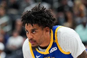 魅力熟男！伦德博格半场8投4中&三分5中3 贡献13分4篮板2助攻