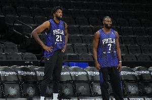 迪恩·韦德：布朗愿为恩比德打无球 这样的巨星在NBA并不多见