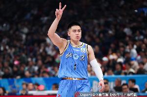不用费什么力！陈盈骏半场9中7高效砍下15分4助 正负值+27！