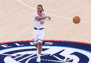 传比攻好！加兰半场7投仅2中拿到5分6助 三分5中1