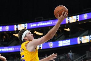 媒体人：里夫斯只要场均能维持22-25分的水平 合同就完全不溢价