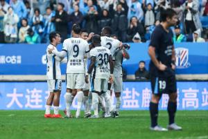 冠军悬念延续！英博3-1新鹏城近6场5胜1平 罗竞传射阿奇姆彭破门