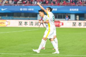 让三追四！国安4-3逆转河南 张稀哲林良铭互相传射张玉宁绝杀