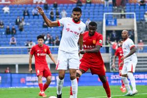 终结12轮不胜！铜梁龙2-0送海牛12连败 肯帕努迪马塔破门